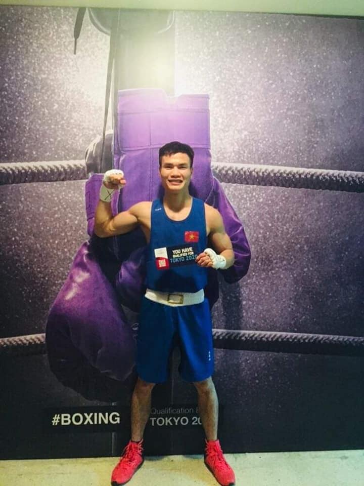 Võ sỹ Nguyễn Văn Đương giành vé dự Olympic 2020 sau khi hạ gục đối thủ Thái Lan trong chưa đầy 60 giây